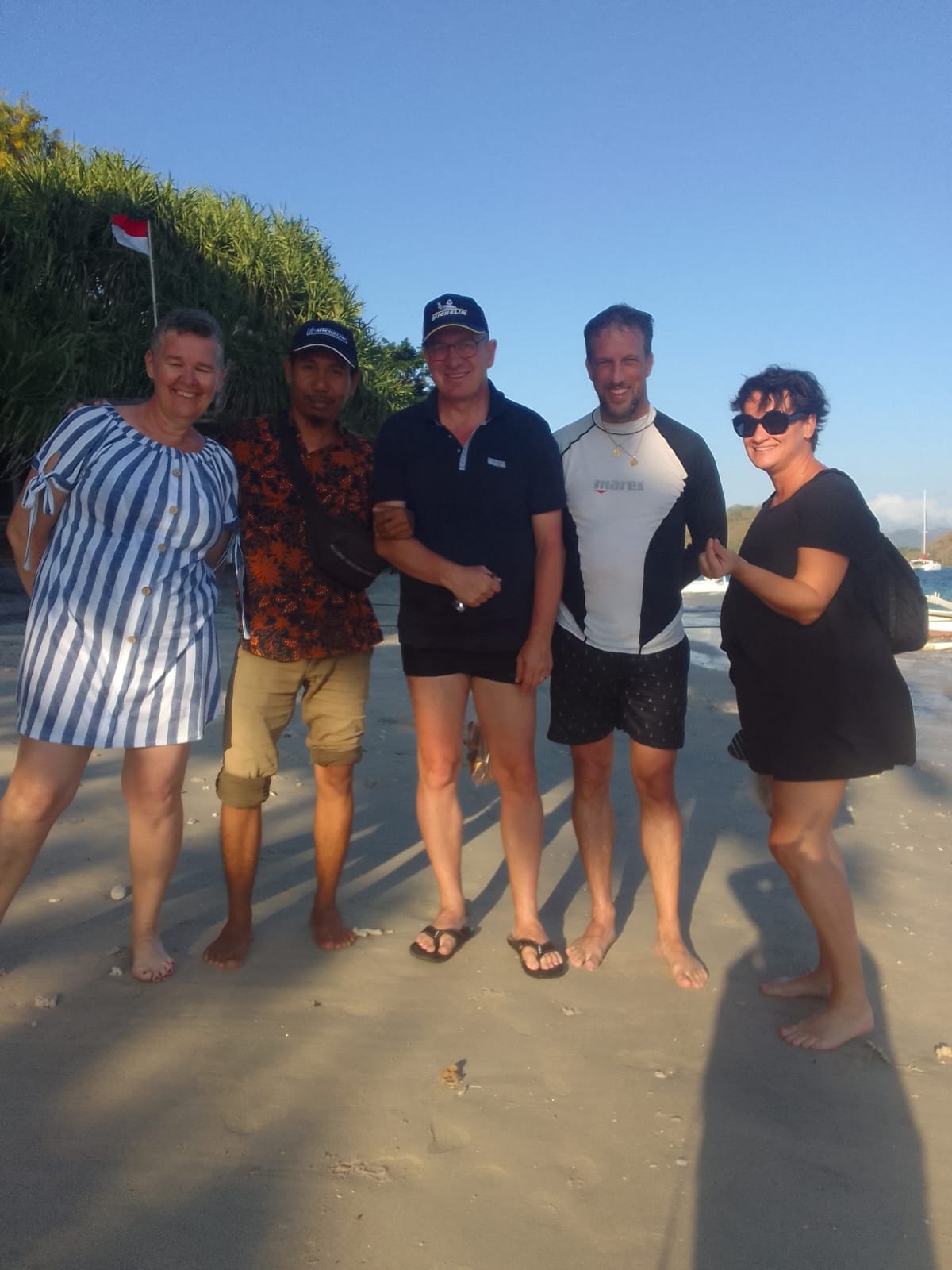 Groupe de voyageurs sur une plage de Lombok
